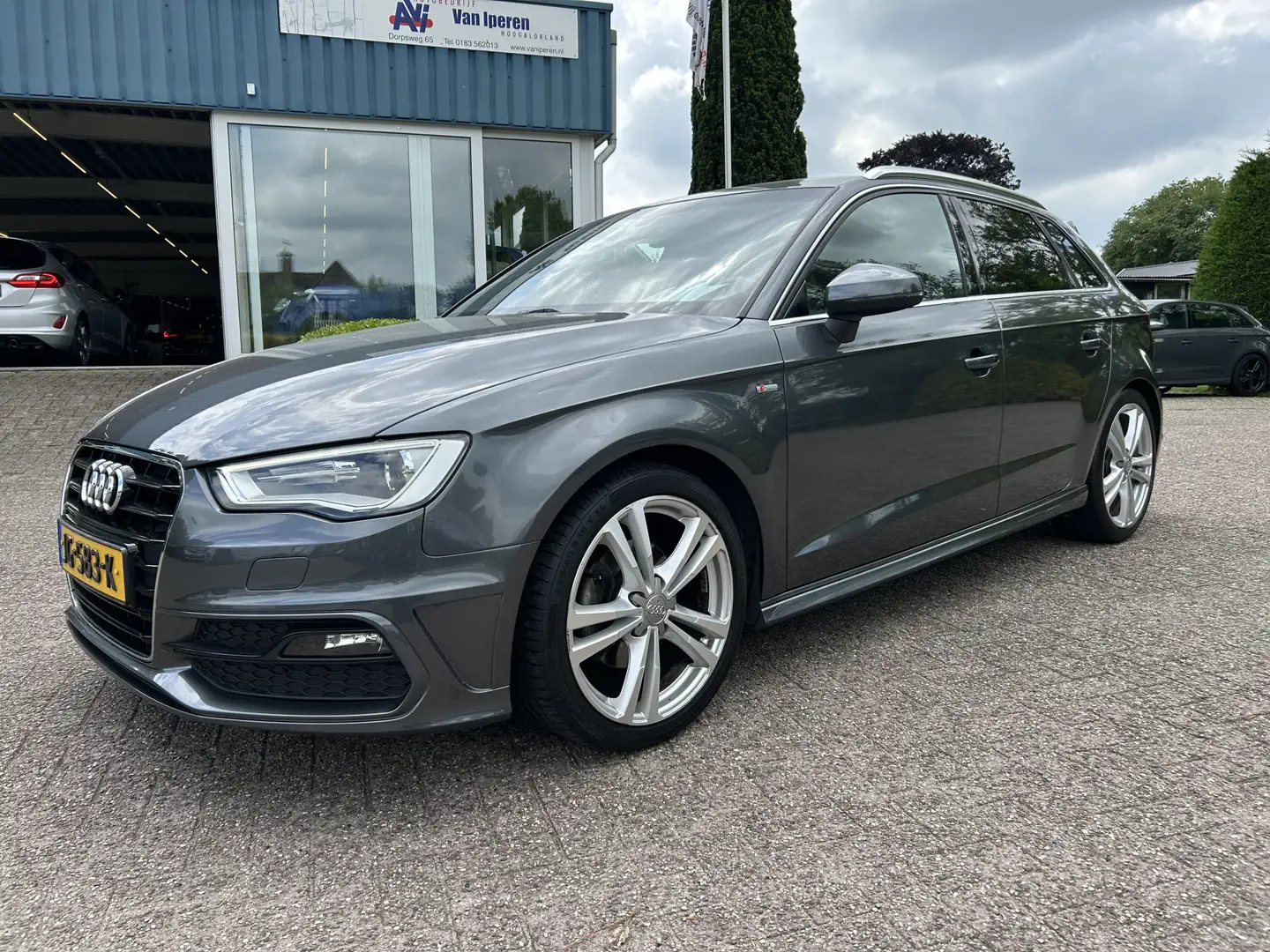 Audi A3 Sportback 1.2 TFSI Adrenalin S-Line Automaat Gris - 1