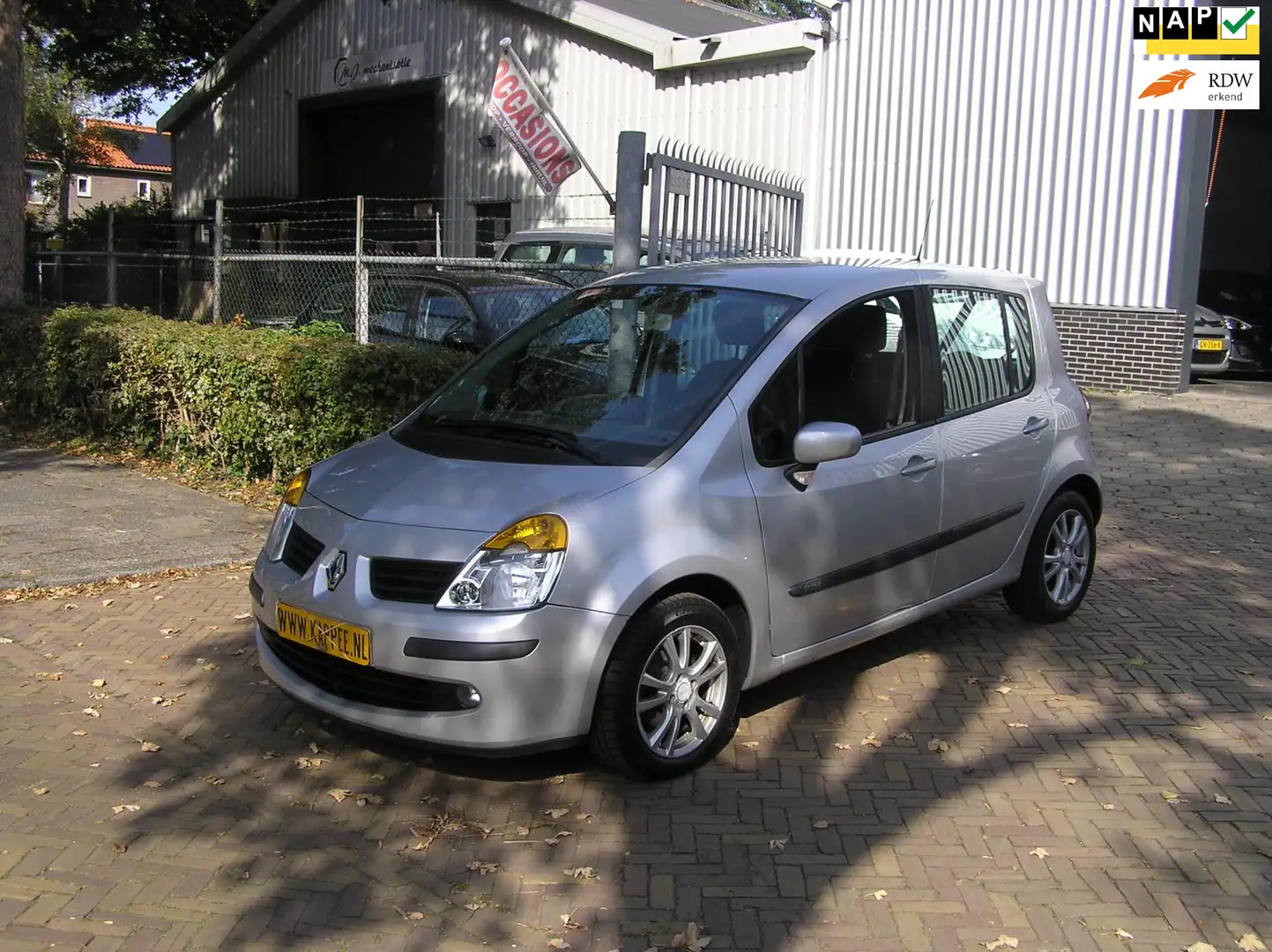 Renault Modus 1.6-16V Dynamique 190 d km nap pas airco automaat Grijs - 1