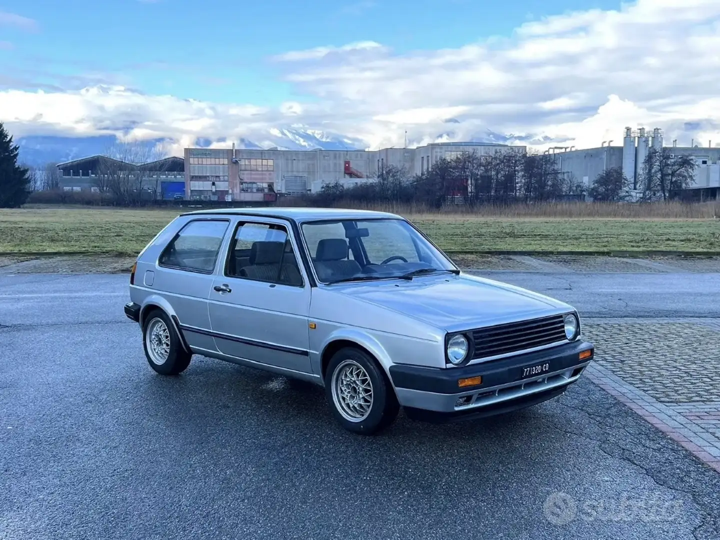 Volkswagen Golf GL - 1