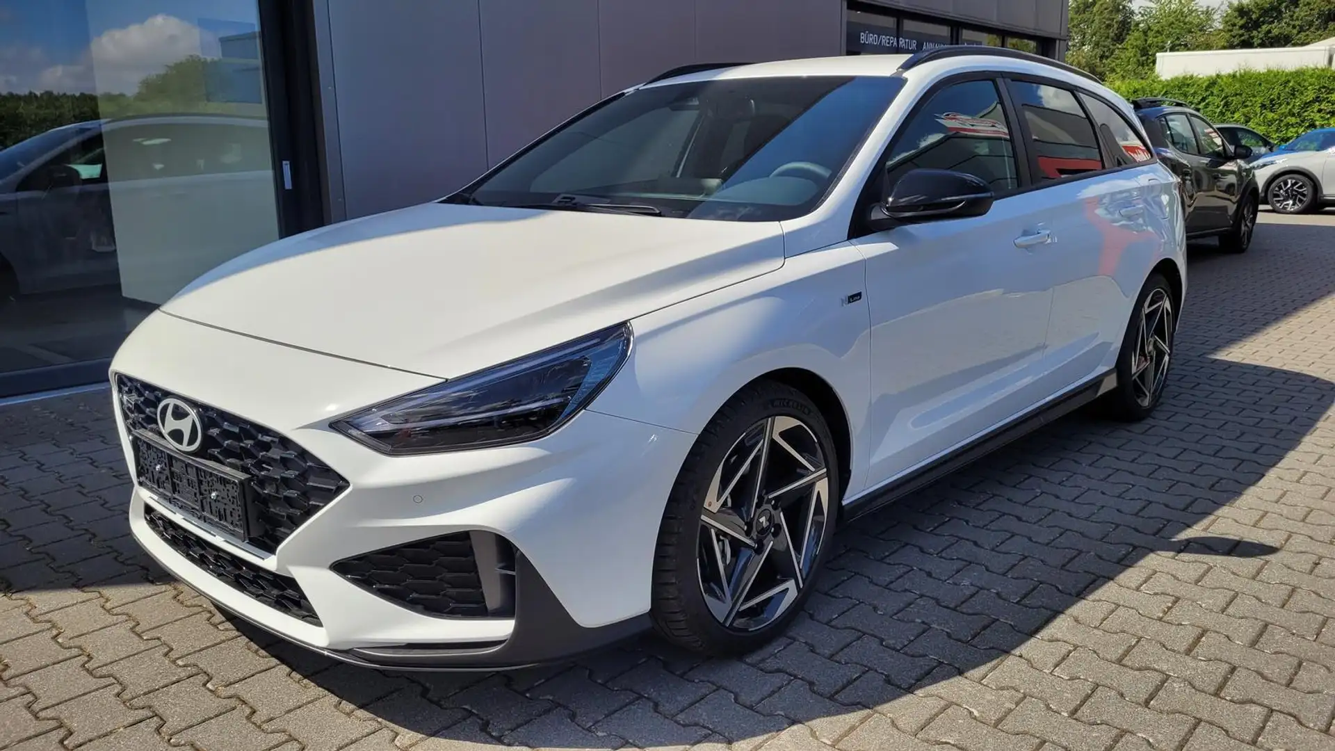 Hyundai i30 Kombi N-Line SW 1.6 N-Line*Navi*LED*Shzg*PDC*Ca... Weiß - 1