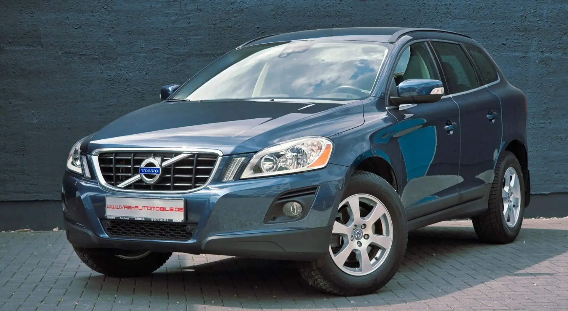 Volvo XC60 Momentum AWD Blu/Azzurro - 1