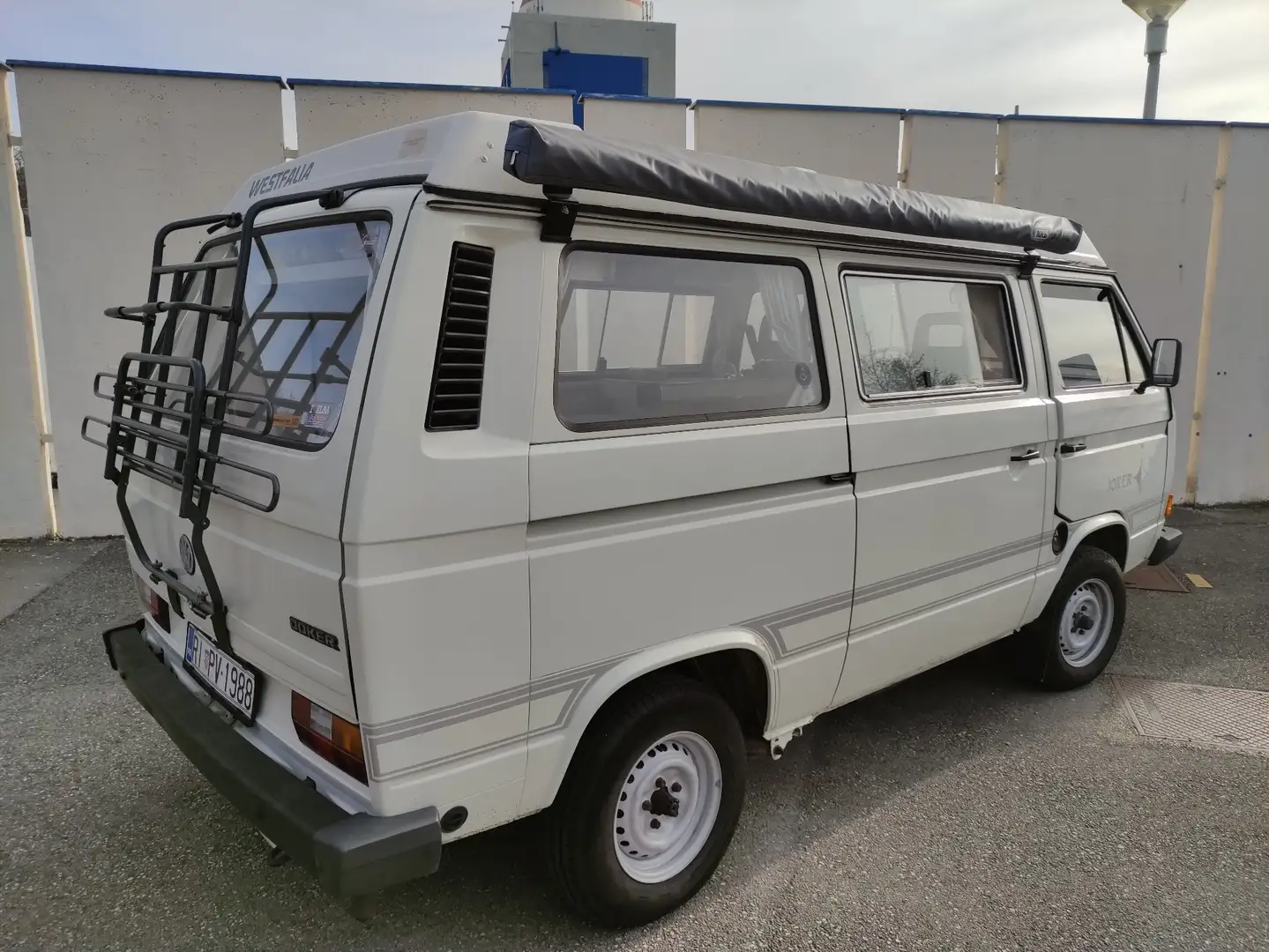 Volkswagen T3 253-609 trim level. Original JOKER 3 Westfalia Bianco - 2