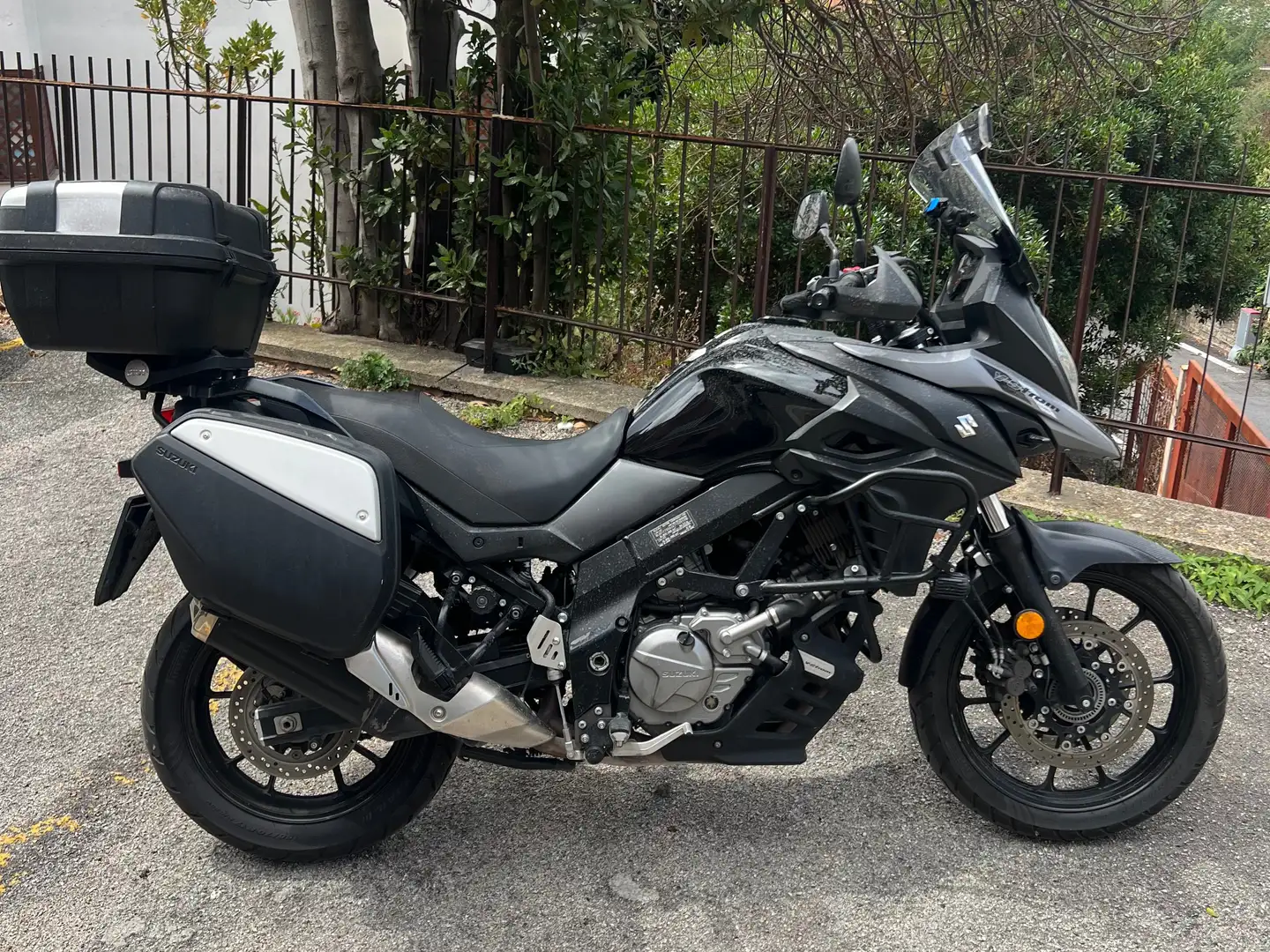 Suzuki V-Strom 650 Argent - 2
