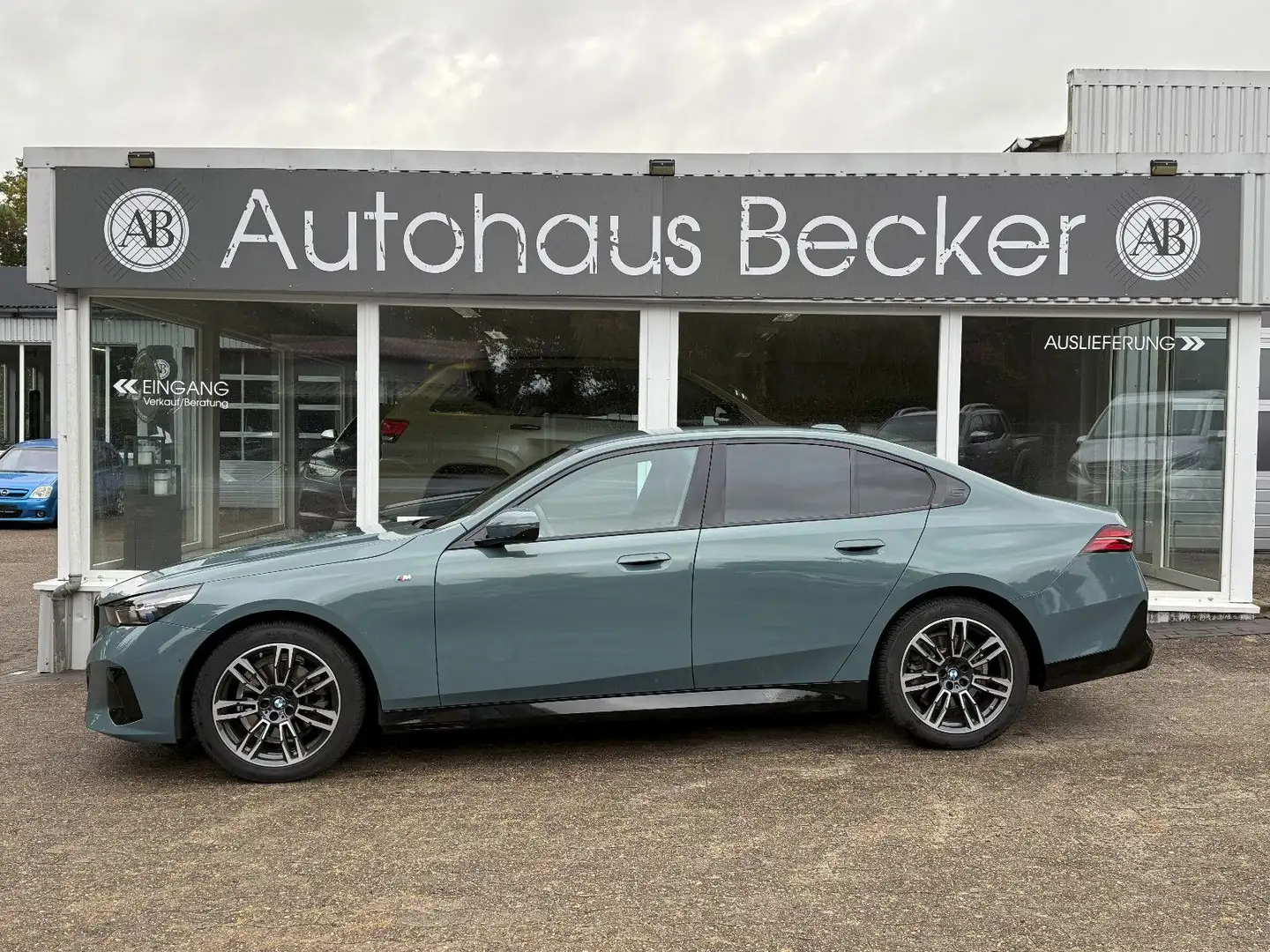 BMW 520 i M Sport+LED+LEDER+360°KAMERA+STANDH.+H&K+ Vert - 1