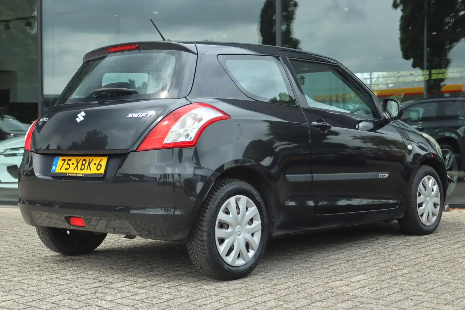 Suzuki Swift 1.2 COMFORT EASSS | AIRCO | NAP | STOELVERWARMING Negro - 2