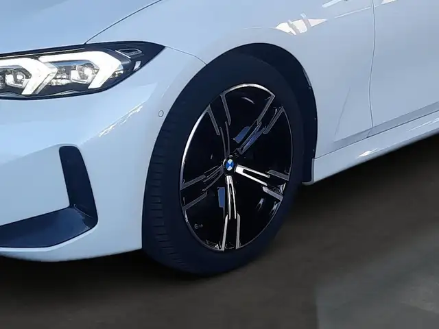 BMW 3 Series view 11