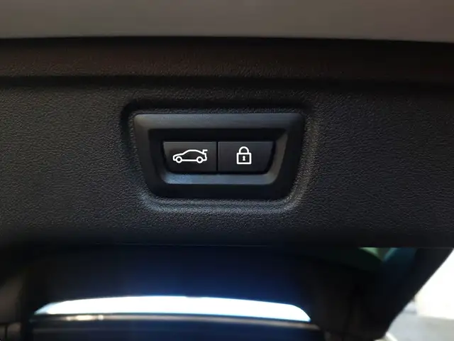 BMW 3 Series view 13