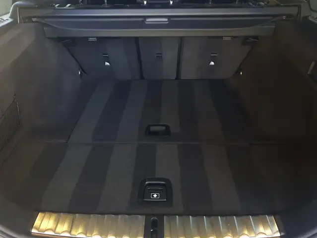 BMW 3 Series view 12