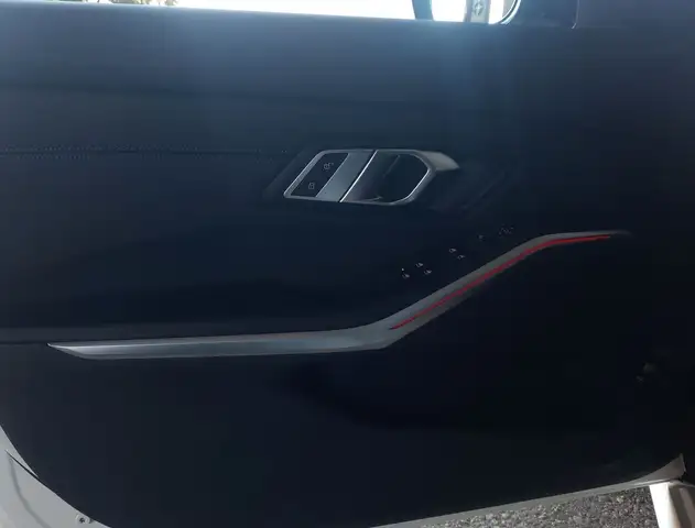 BMW 3 Series view 15