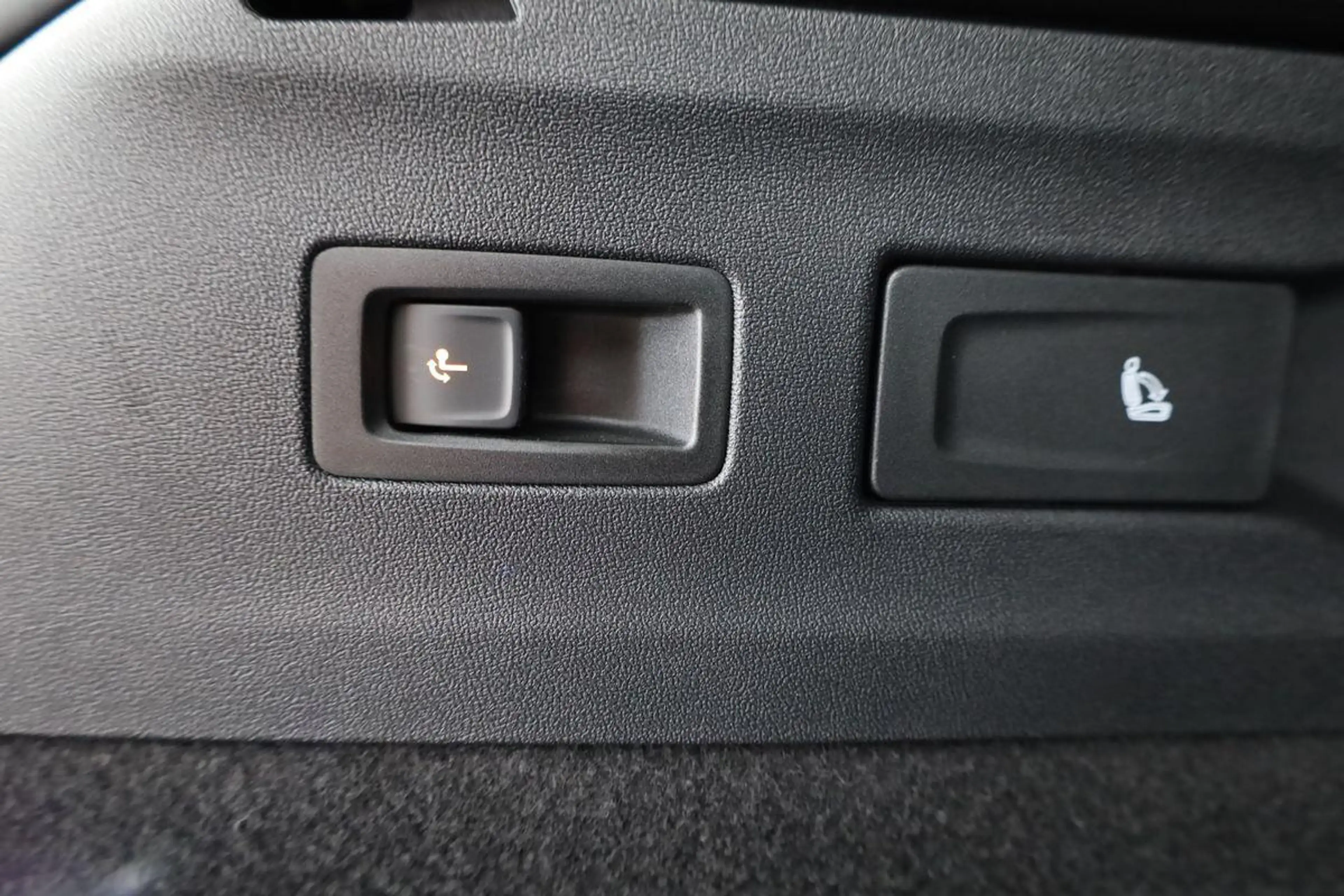 Volkswagen ID.7 Pro 210 kW Tourer Black, AHK, HuD, IQ.Light, IQ... — photo 13