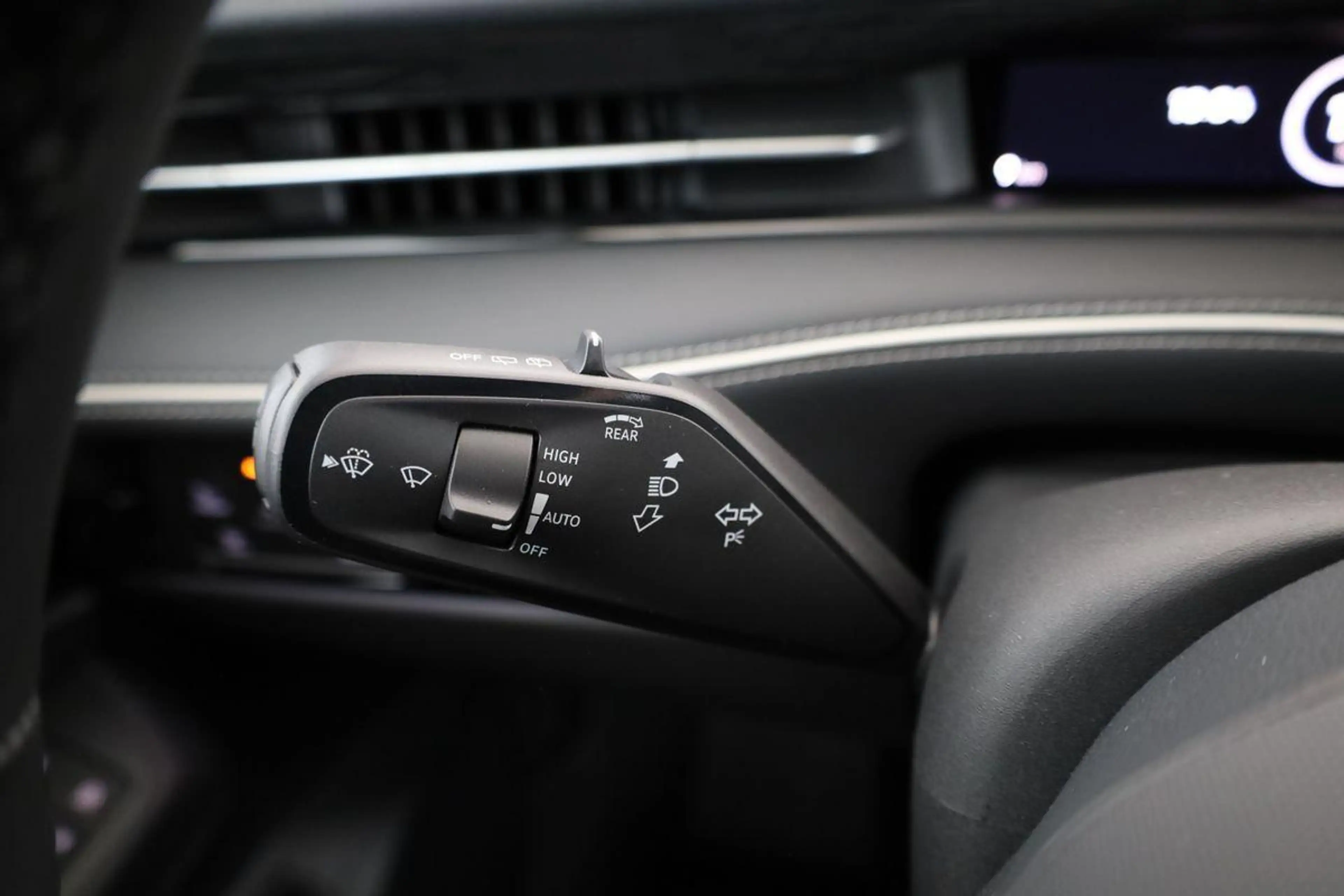 Volkswagen ID.7 Pro 210 kW Tourer Black, AHK, HuD, IQ.Light, IQ... — photo 9