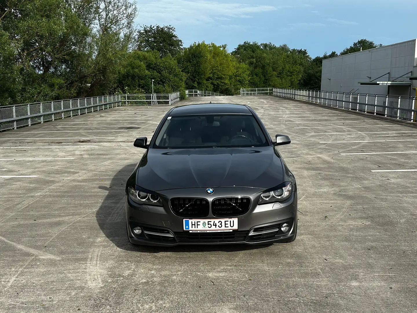 BMW 525 5er-Reihe 525d F10 Facelift | 218 PS | Navi | Xenon | PDC | gepflegt Limousine Grau - 2