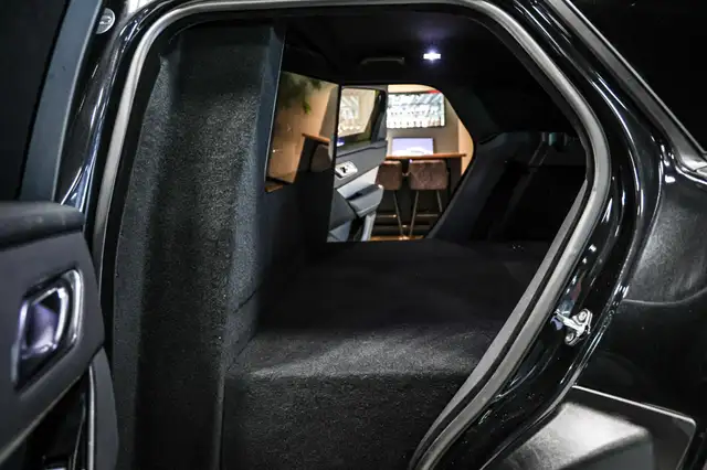 Land Rover Range Rover Velar view 11