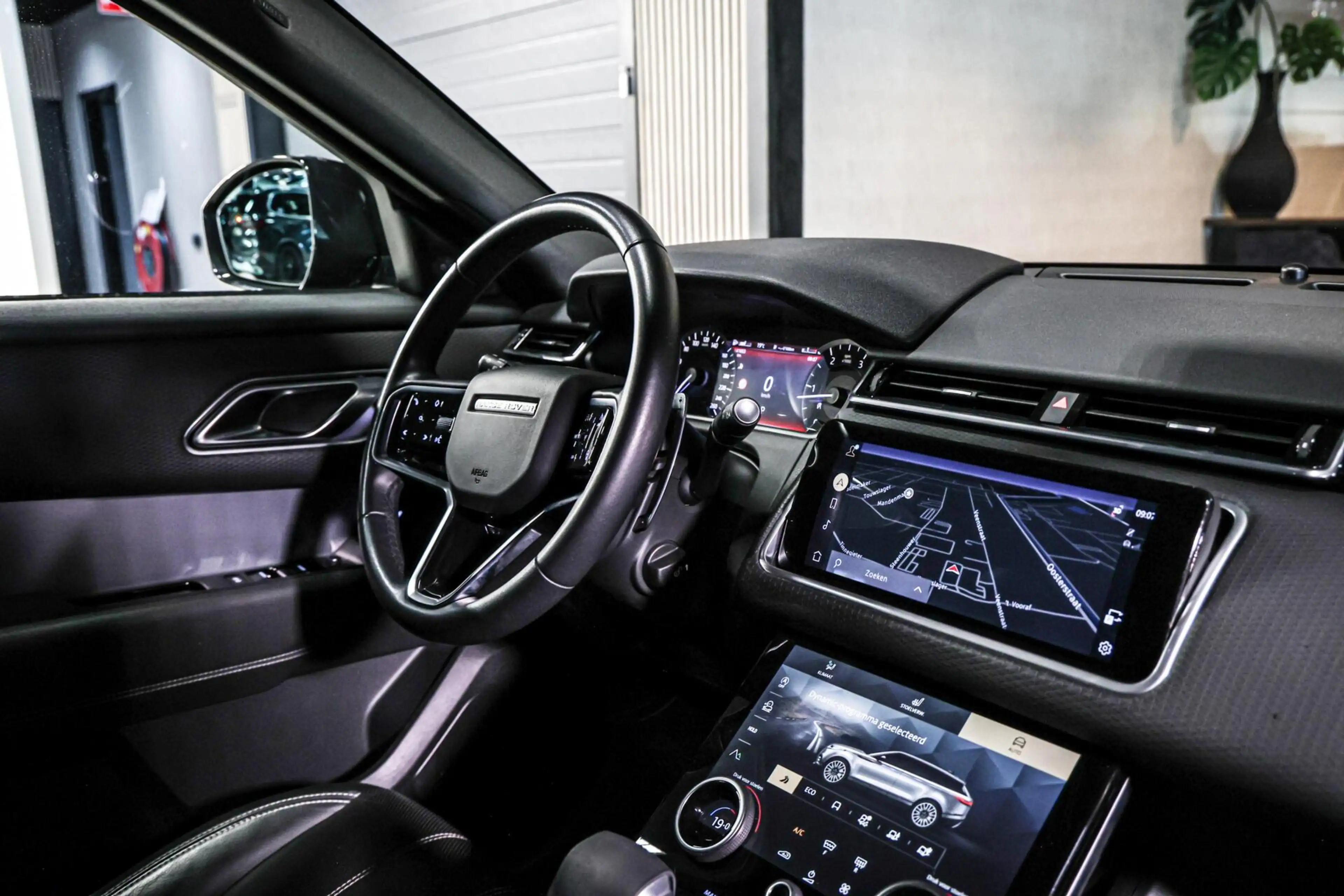 Land Rover Range Rover Velar 2.0 D200 AWD|Grijs kenteken — photo 2