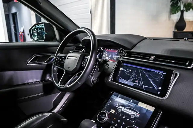 Land Rover Range Rover Velar view 2