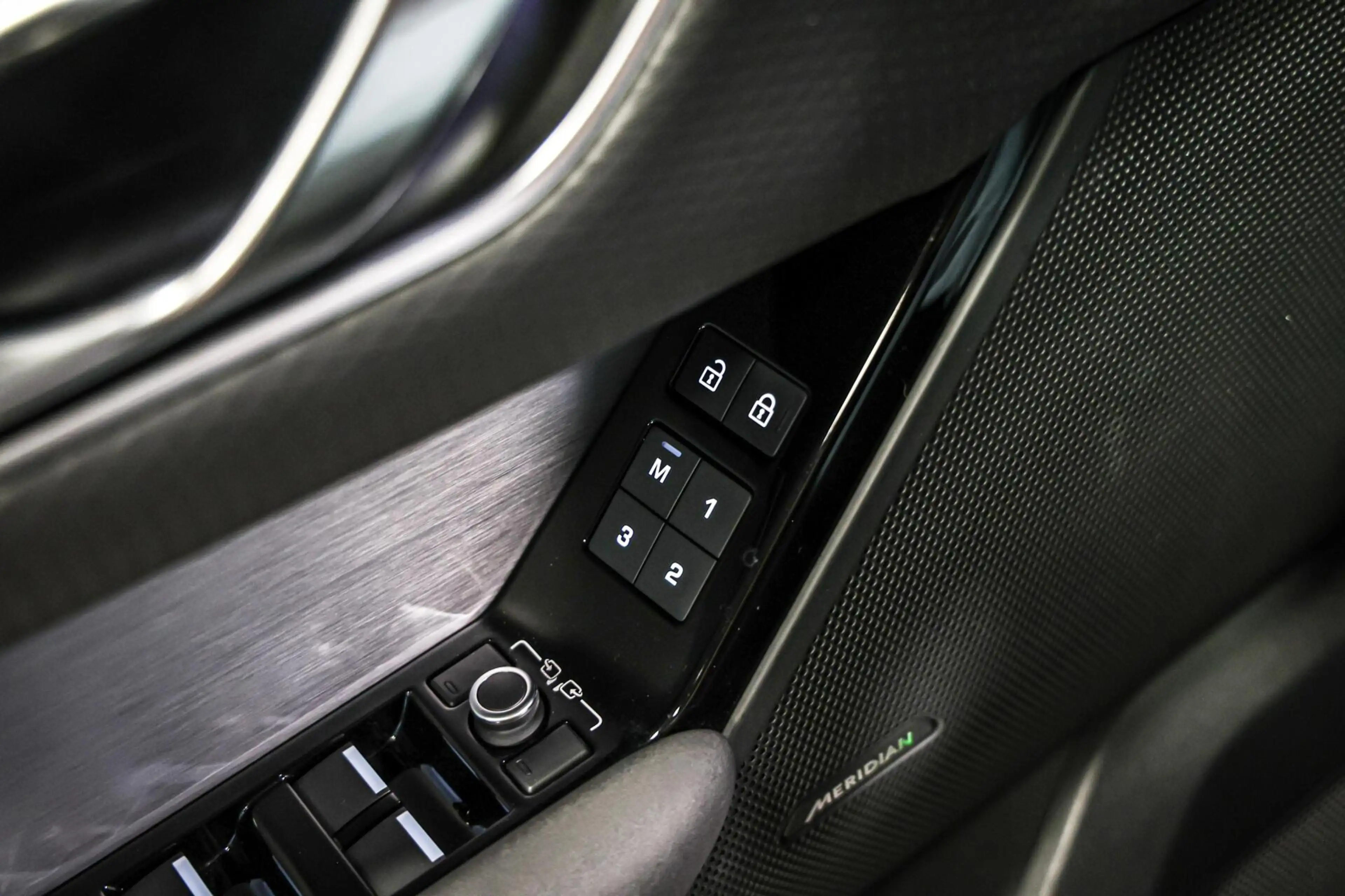 Land Rover Range Rover Velar 2.0 D200 AWD|Grijs kenteken — photo 29