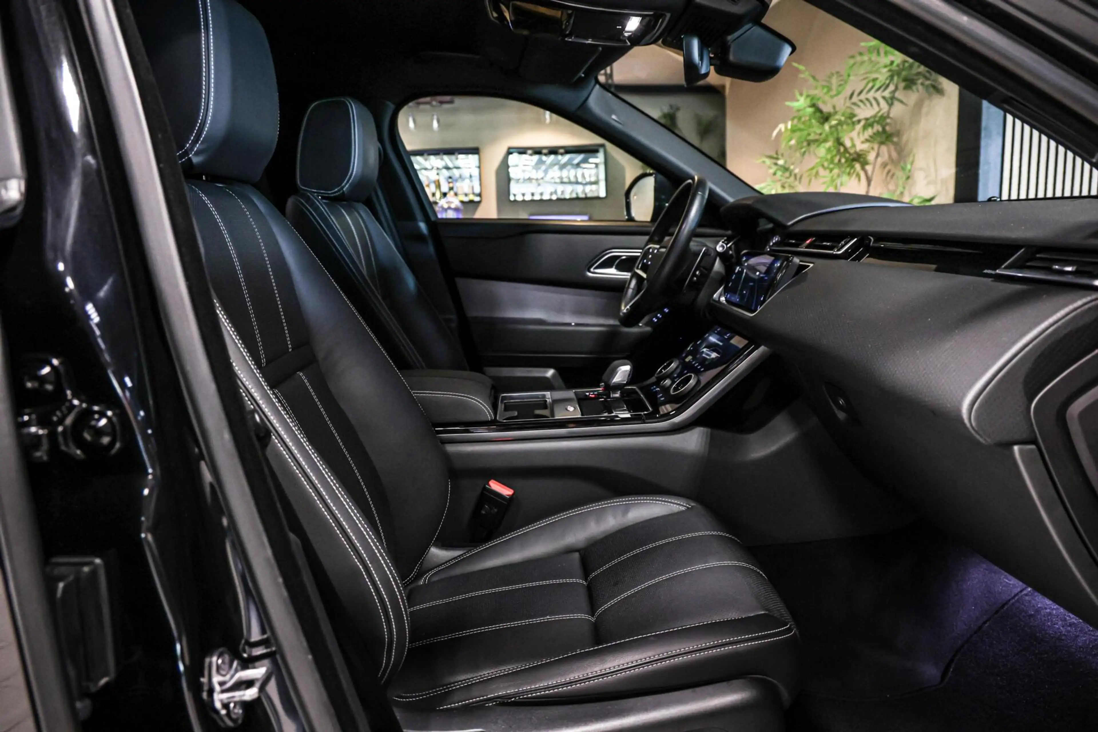 Land Rover Range Rover Velar 2.0 D200 AWD|Grijs kenteken — photo 15