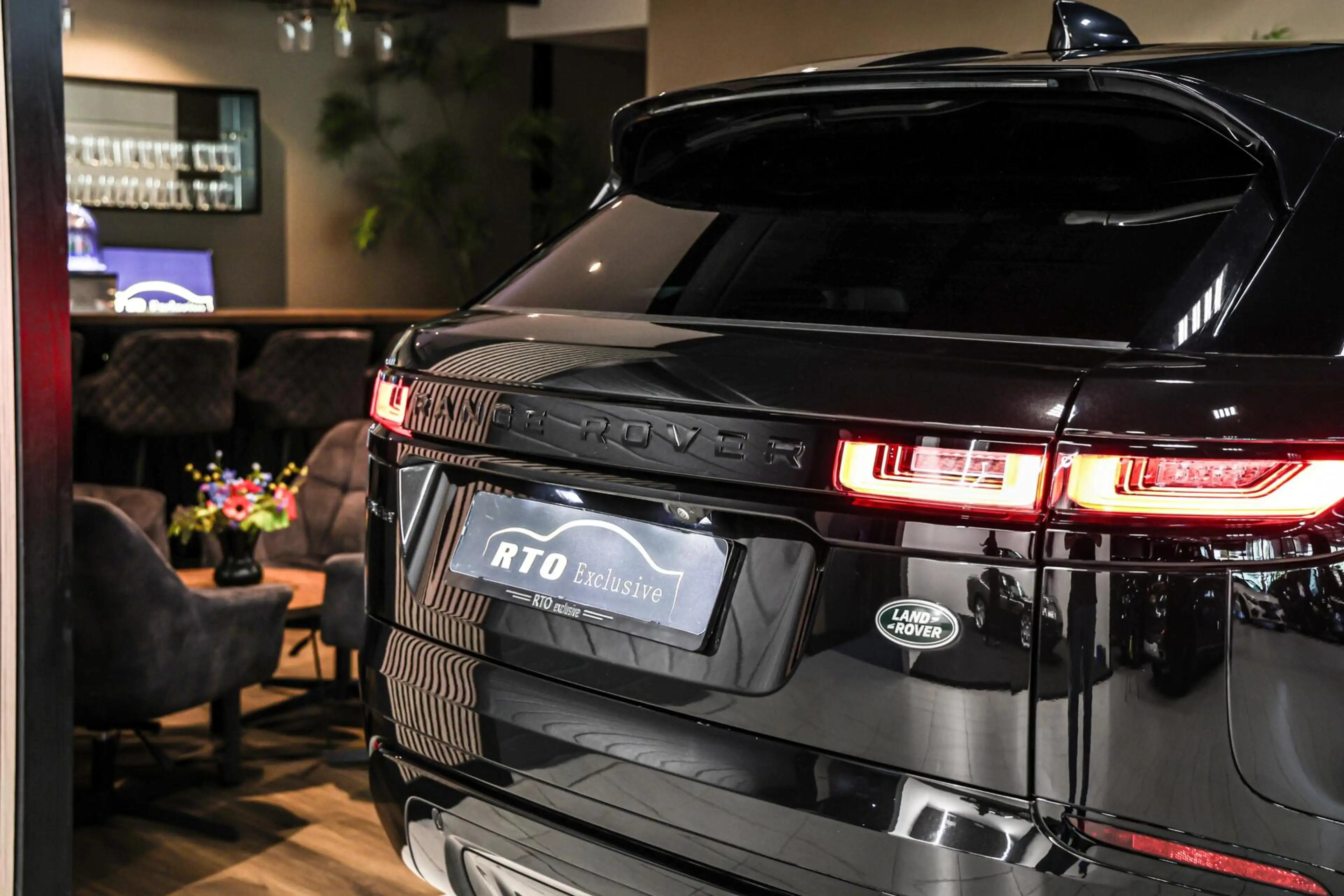 Land Rover Range Rover Velar 2.0 D200 AWD|Grijs kenteken — photo 12