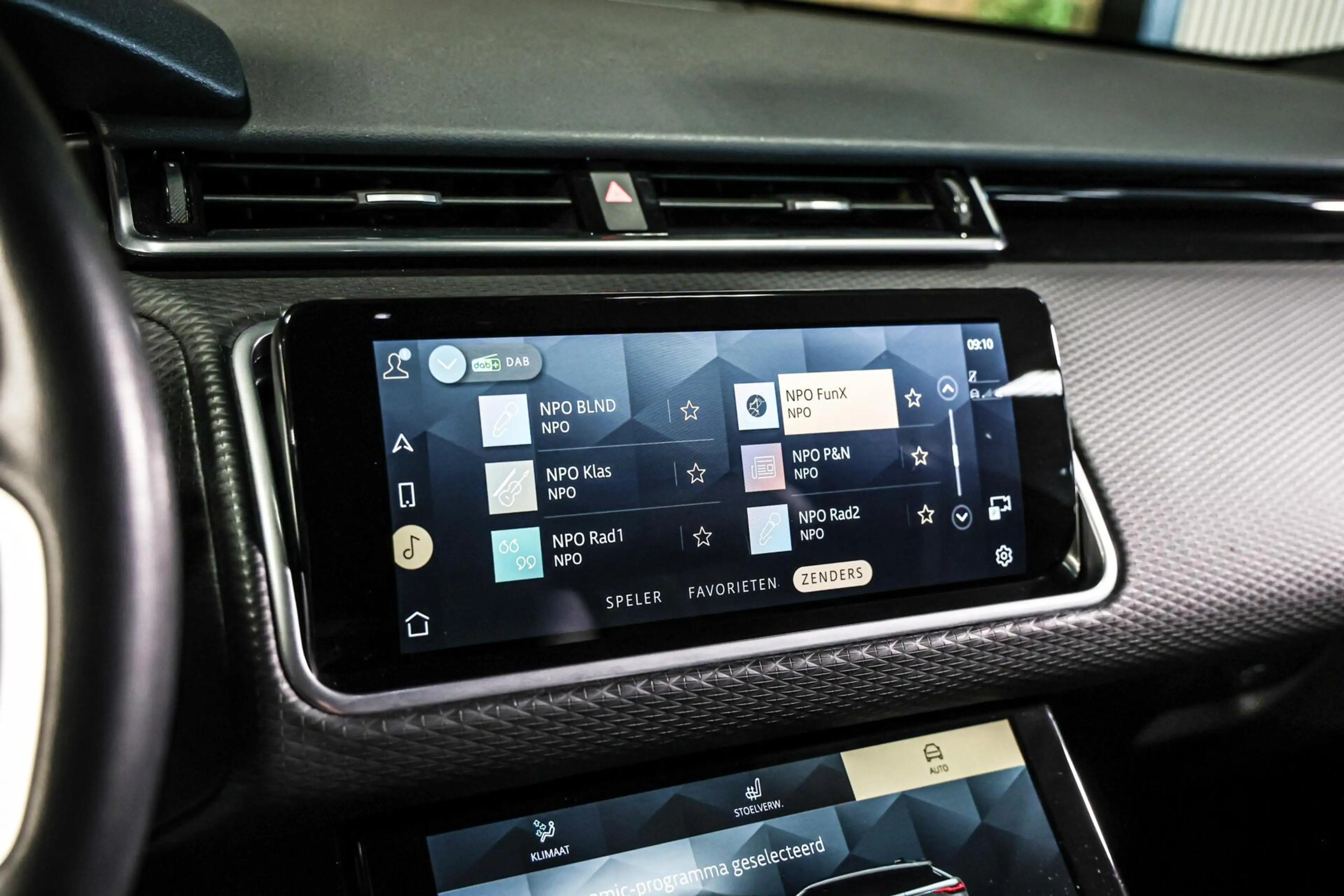 Land Rover Range Rover Velar 2.0 D200 AWD|Grijs kenteken — photo 39