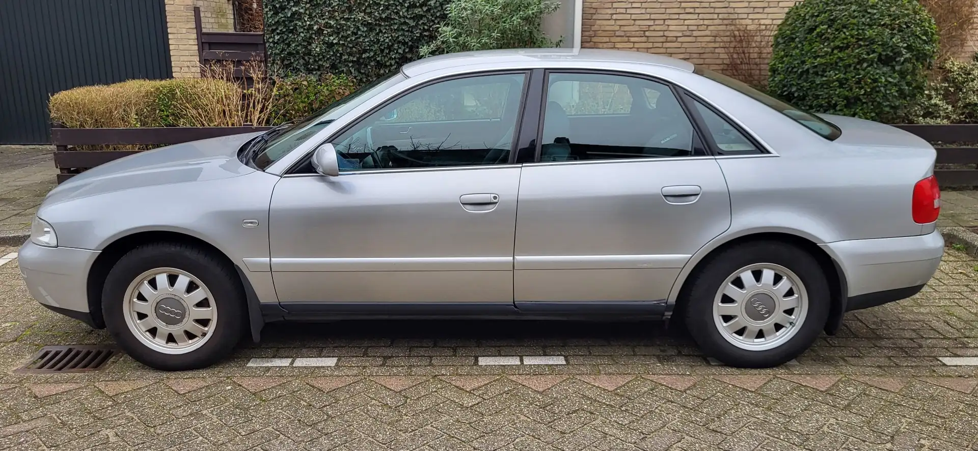 Audi A4 1.6 Advance Gris - 2