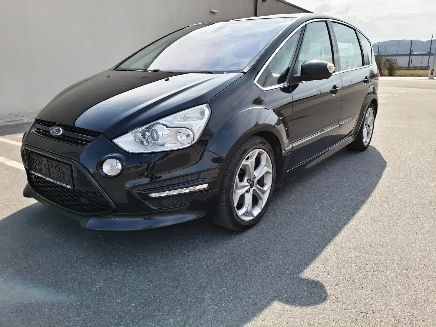 Ford S-Max S-MAX Titanium S 2,2 TDCi DPF Titanium S Schwarz - 1