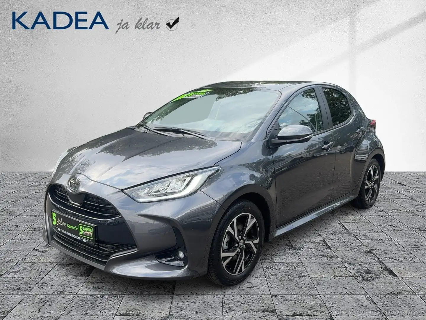 Toyota Yaris 1.5 Teamplayer Comfort Paket ACC+LED+SHZ Gris - 2