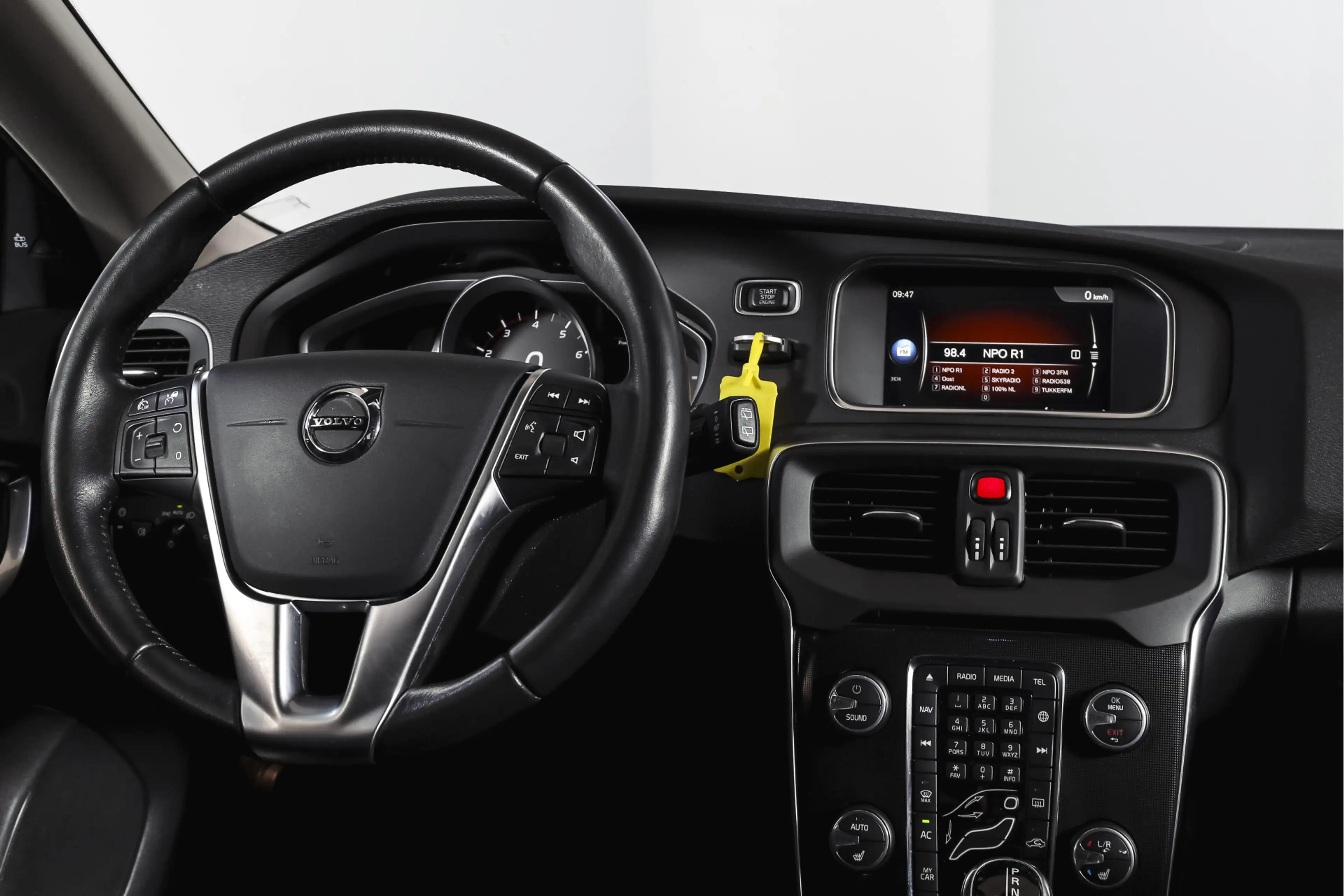 Volvo V40 Cross Country 1.5 T3 150 PK Polar+ Luxury - Automaat Orig. NL | — photo 35