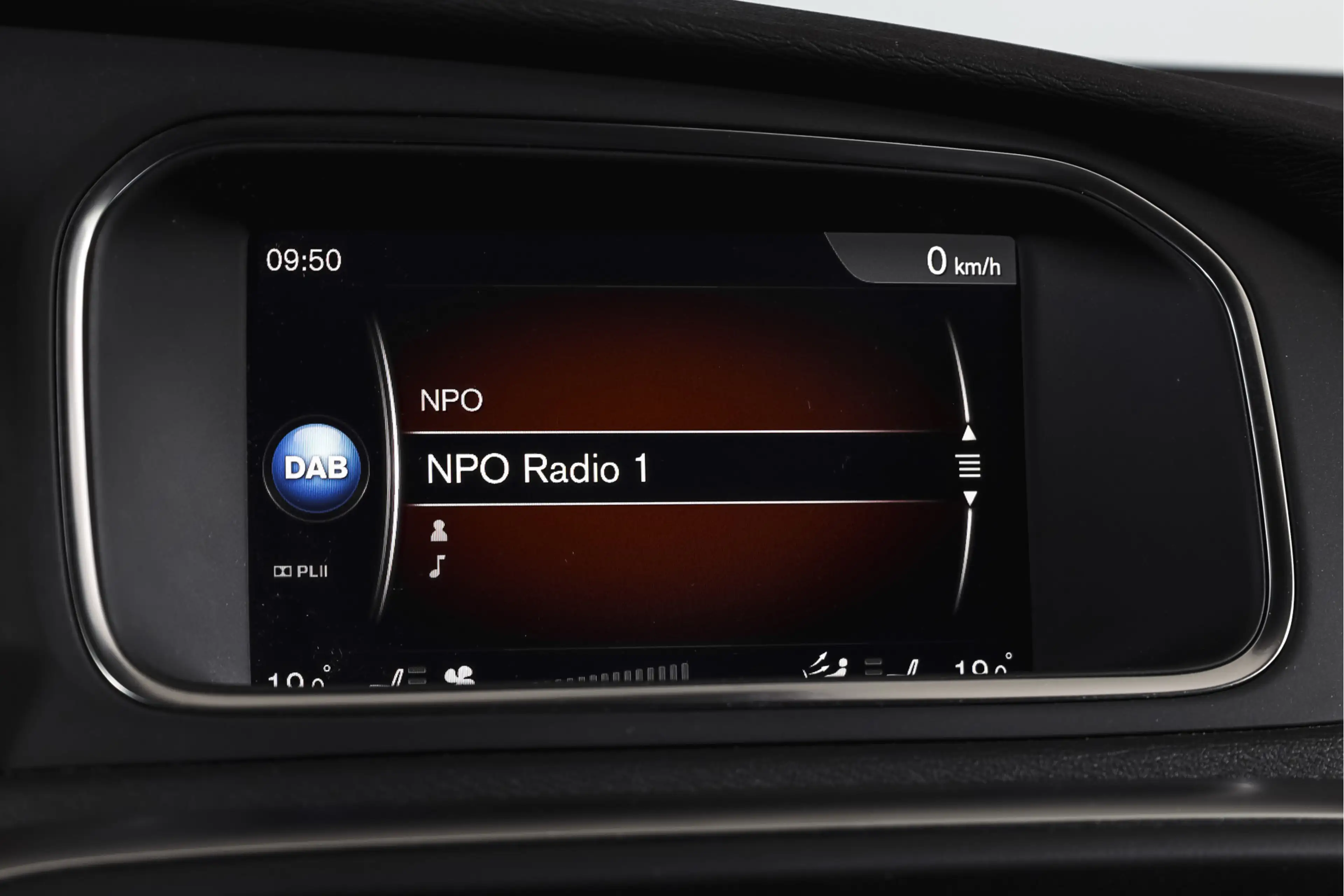 Volvo V40 Cross Country 1.5 T3 150 PK Polar+ Luxury - Automaat Orig. NL | — photo 17