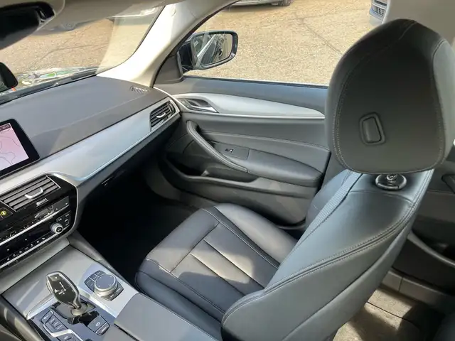 BMW 5 Series view 29