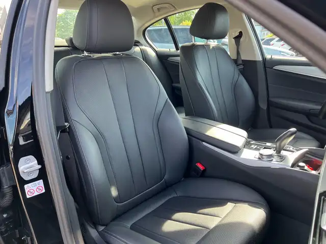 BMW 5 Series view 24