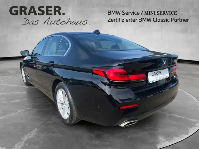 BMW 5 Series view 4