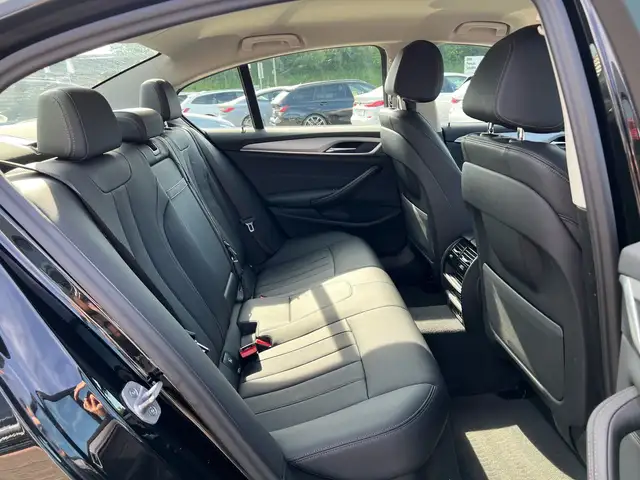 BMW 5 Series view 27