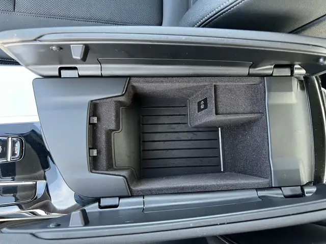 BMW 5 Series view 21