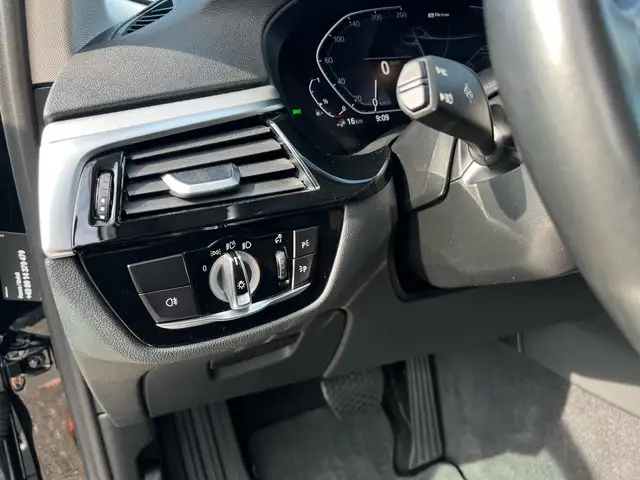 BMW 5 Series view 18