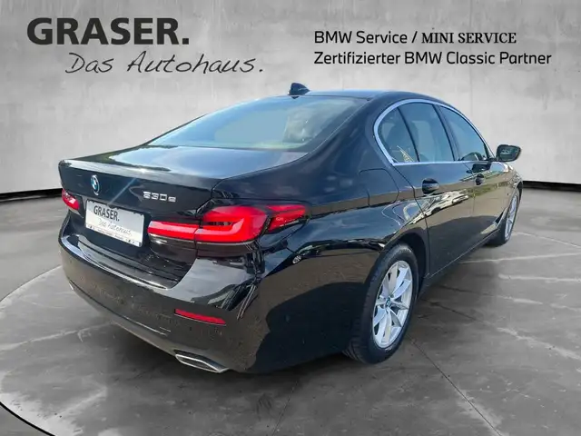 BMW 5 Series view 7
