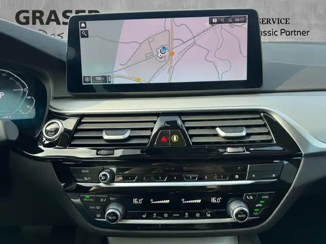BMW 5 Series view 12