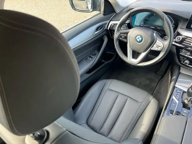 BMW 5 Series view 28