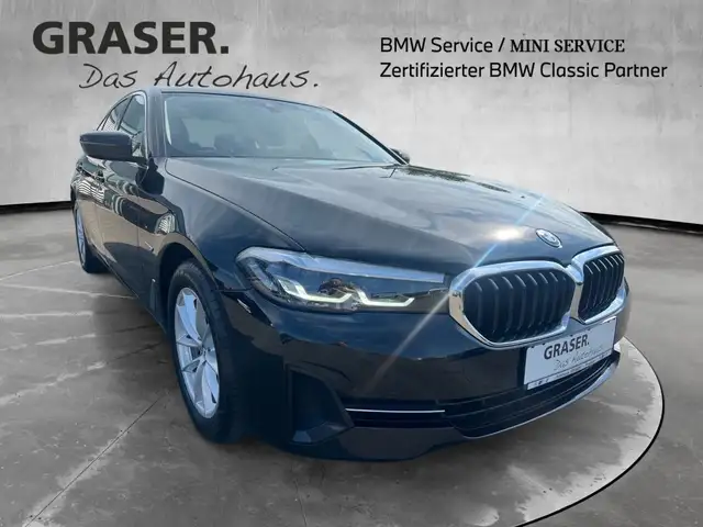 BMW 5 Series view 9