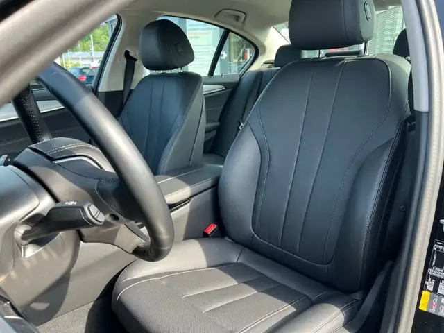 BMW 5 Series view 15