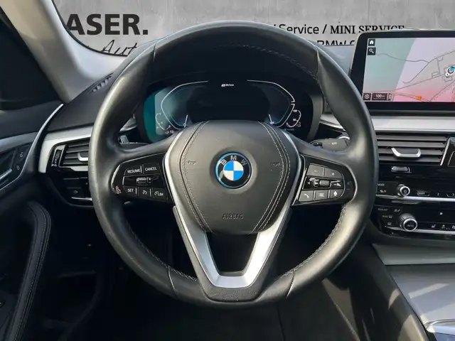 BMW 5 Series view 11