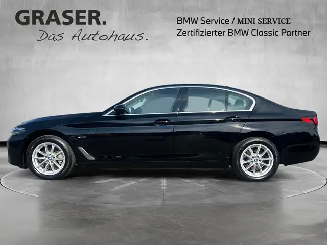 BMW 5 Series view 3