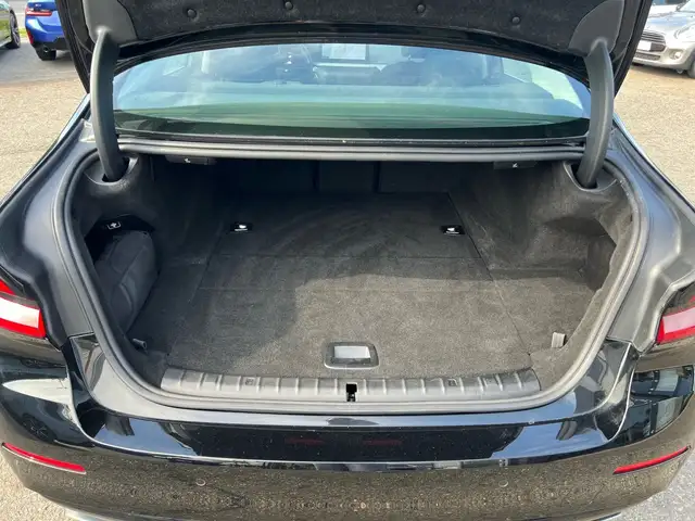 BMW 5 Series view 30