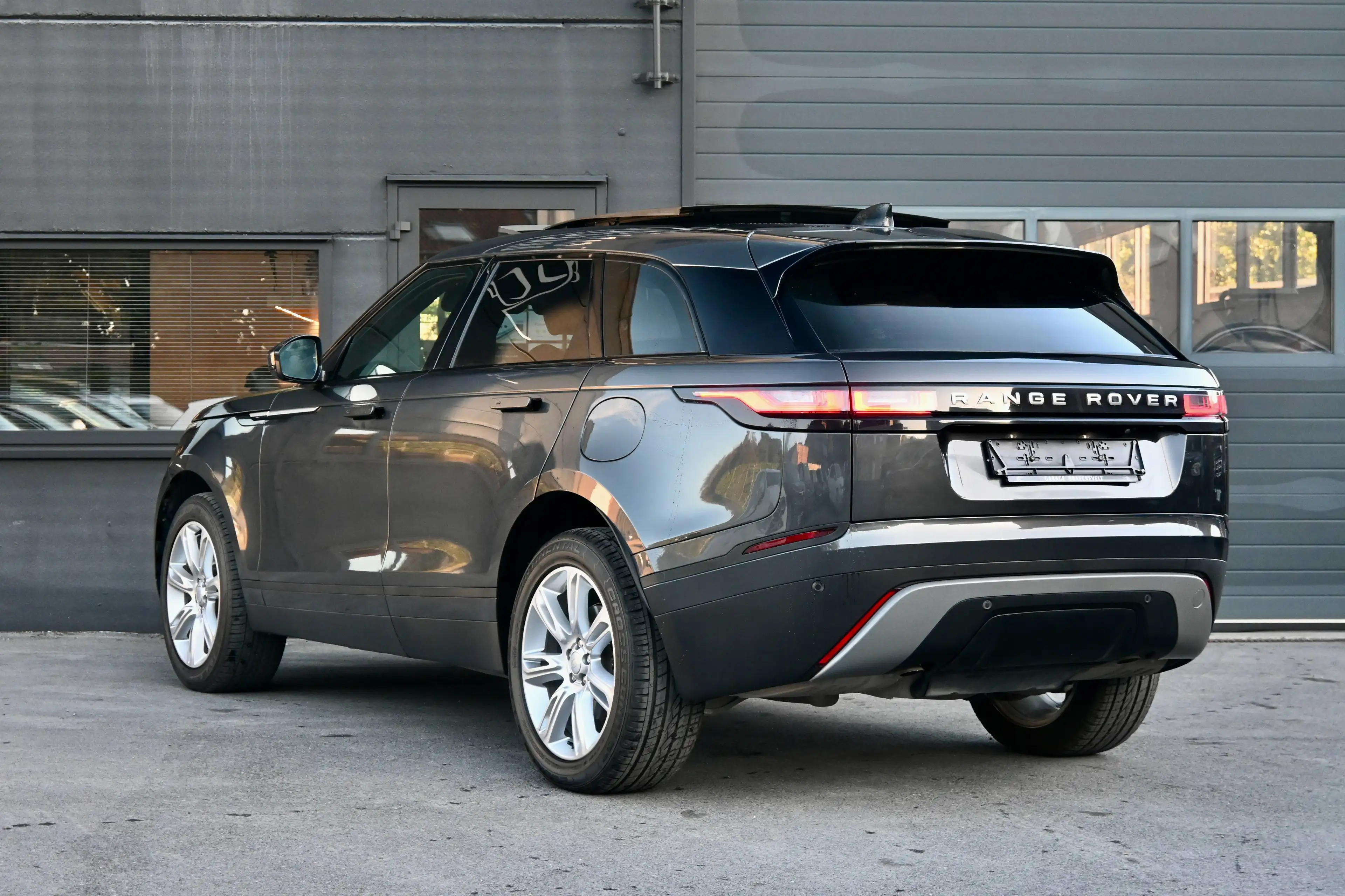 Land Rover Range Rover Velar p400e - Adapt cruise - Panodak - Camera - Meridian - BTW — photo 3