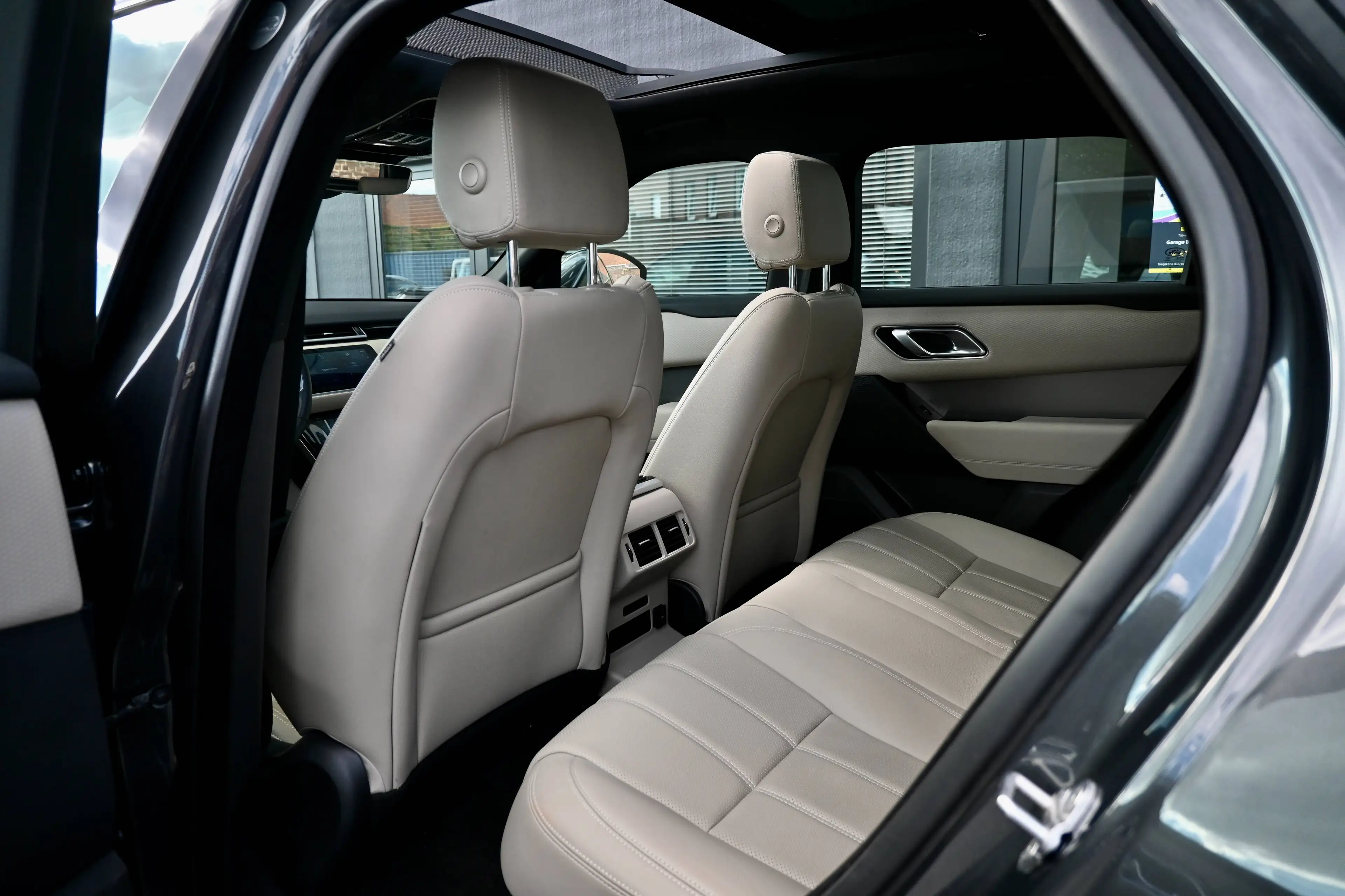Land Rover Range Rover Velar p400e - Adapt cruise - Panodak - Camera - Meridian - BTW — photo 8