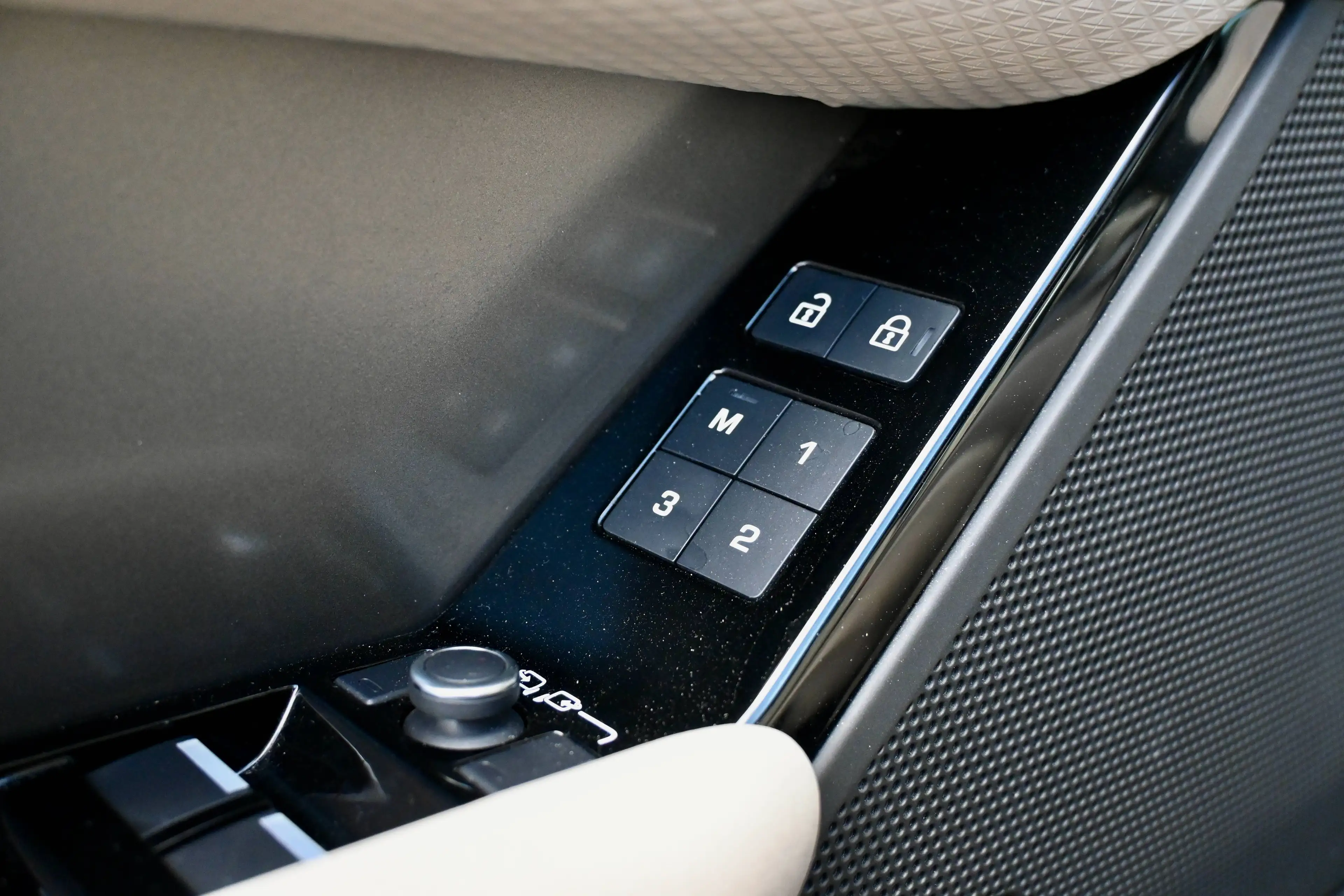 Land Rover Range Rover Velar p400e - Adapt cruise - Panodak - Camera - Meridian - BTW — photo 10