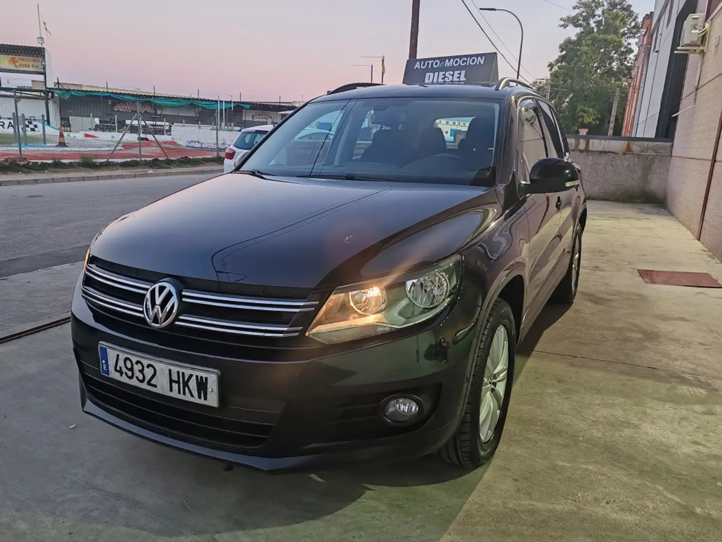 Volkswagen Tiguan 2.0TDI BMT Advance 4x2 140 Schwarz - 2