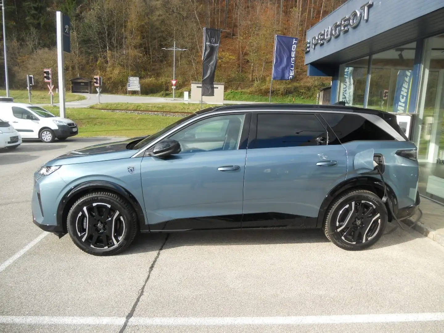 Peugeot 5008 Elektro 210 73kWh GT Bleu - 2