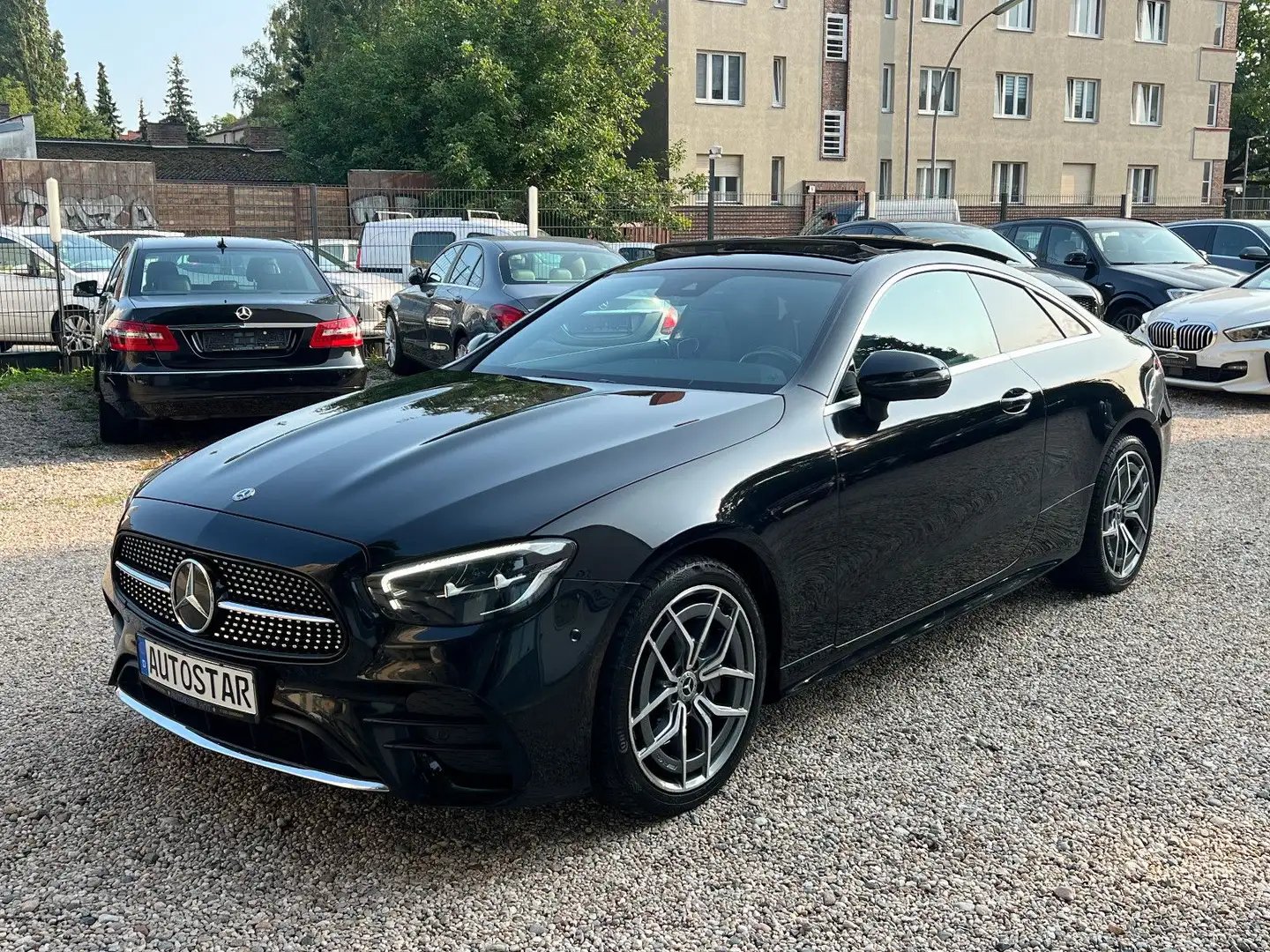 Mercedes-Benz E 220 d 4MATIC *AMG Paket*Panorama*Widescreen Schwarz - 1