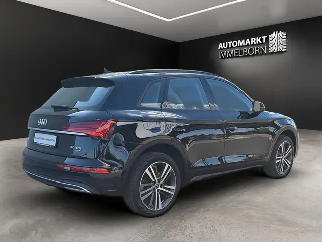 Audi Q5 view 8