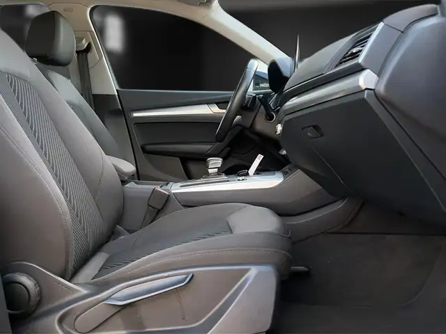 Audi Q5 view 14